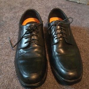 Mend rockport black dress shoes.